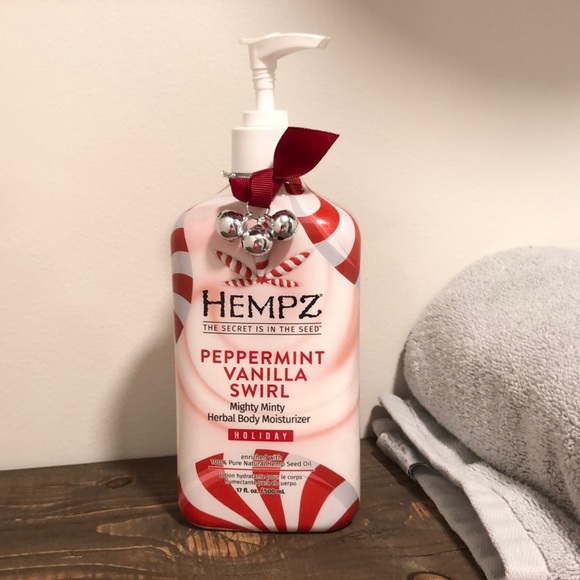 Hempz Other - Hempz holiday lotion peppermint vanilla swirl